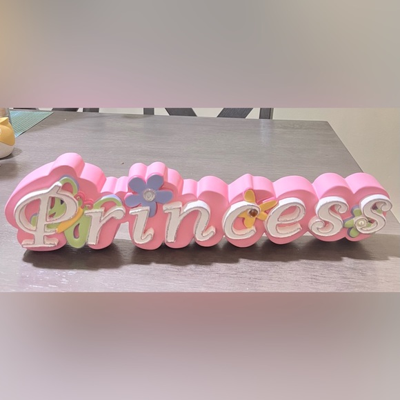 BEDROOM DECOR - Picture 1 of 3